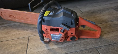 Husqvarna petrol chainsaw - chainsaw,